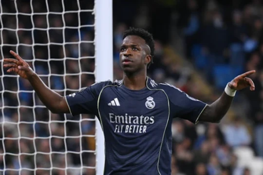 Vinicius Jr trước bước ngoặt sự nghiệp: Gia hạn với Real Madrid hay sang Arsenal tìm di sản?