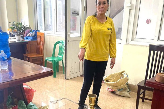 Vừa trộm lư hương ở đền thờ liệt sĩ gặp công an
