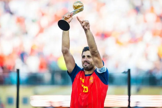 Rodri bất ngờ từ chối Real Madrid để gia nhập Barcelona trong kỳ chuyển nhượng 2026