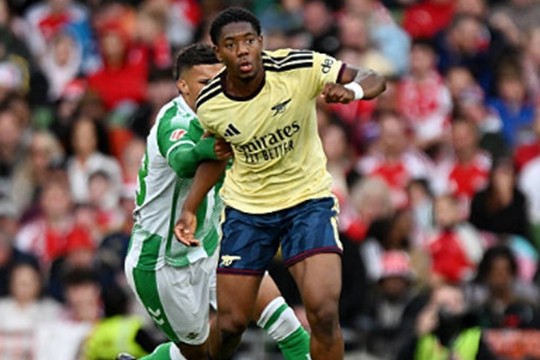 Arsenal cự tuyệt Man United vụ Myles Lewis-Skelly: Lập trường cứng rắn của Arteta