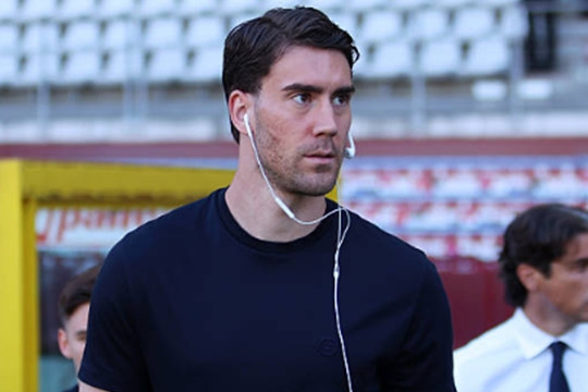 Barcelona chuyển hướng sang ba phương án tiền đạo chất lượng thay Julian Alvarez