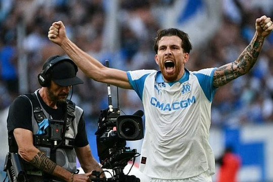 Newcastle xúc tiến đàm phán chiêu mộ Pierre-Emile Hojbjerg lấp khoảng trống Bruno Guimaraes