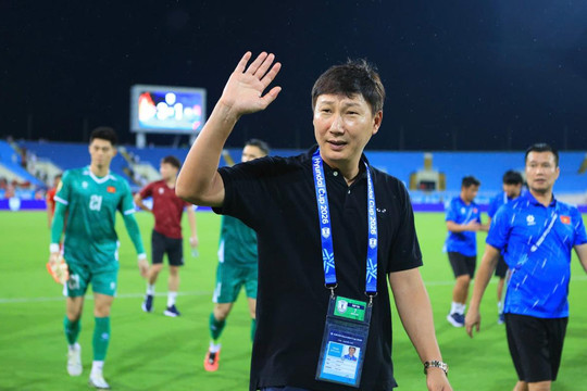 HLV Kim Sang-sik giải thích lý do rút Hoàng Đức sớm ở trận thắng Campuchia 3-1 tại ASEAN Cup 2026