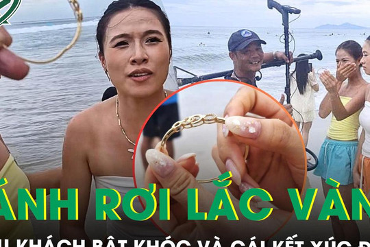 Rơi chiếc lắc vàng kỷ niệm xuống biển, nữ du khách bật khóc và cái kết đầy xúc động