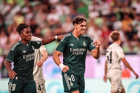 Tân binh Carlos Espi tỏa sáng giúp Real Madrid đánh bại Ferencvaros 2-1 trong trận giao hữu