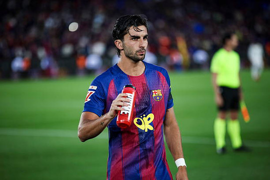 PSG tăng tốc chiêu mộ Ferran Torres cùng Mika Godts nhằm chuẩn bị cho Siêu cúp châu Âu