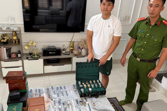 Khởi tố vụ buôn bán đồng hồ giả nhiều thương hiệu nổi tiếng