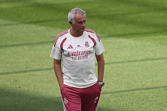 Bỏ lỡ Rodri vào tay Barca, Jose Mourinho tìm lời giải cho tuyến giữa Real Madrid