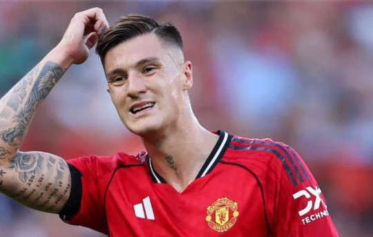 Chấn thương dai dẳng khiến Benjamin Sesko vắng mặt trận Man Utd đá Leeds tại Croke Park