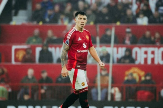 Lisandro Martinez phải tập riêng tại Carrington khiến hàng thủ Man United đối mặt nỗi lo lớn