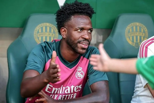 Vinicius Jr gia hạn với Real Madrid đến năm 2032 và tiền lệ mới trên thị trường chuyển nhượng