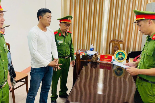 Tạm giữ hình sự tài xế đánh đồng nghiệp giữa đường