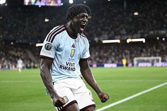 Thần đồng 17 tuổi Brian Madjo phá kỷ lục lịch sử Siêu cúp châu Âu trong màu áo Aston Villa