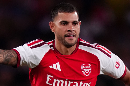 Bruno Guimaraes tỏa sáng ngày ra mắt Arsenal hòa Como 1-1: Lời khẳng định đẳng cấp 75 triệu bảng