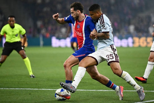 PSG hạ Aston Villa 2-1 để bảo vệ thành công ngôi vô địch Siêu cúp châu Âu tại Salzburg