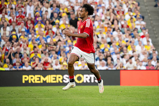 Joshua Zirkzee rực sáng giúp Manchester United thắng Leeds United giữa tin đồn sang Juventus