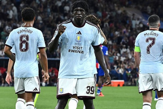 Thua PSG 1-2 ở Siêu cúp châu Âu, Aston Villa vẫn tìm thấy tia sáng từ Brian Madjo 17 tuổi