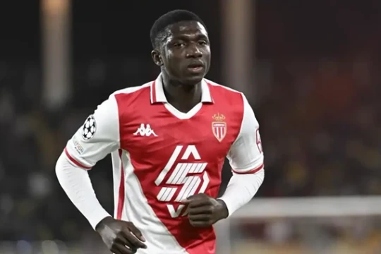 Manchester United và Chelsea quyết đấu giành Lamine Camara từ Monaco