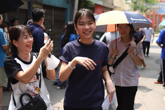 Nắng nóng ở miền Bắc kéo dài hơn dự báo, duy trì nền nhiệt trên 37 độ