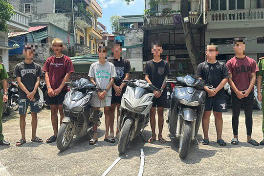 Hà Nội: Khởi tố 7 đối tượng vô cớ mang kiếm đuổi chém người đi đường