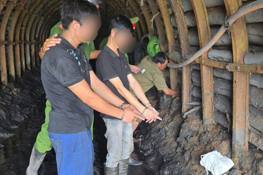 Phát hiện 2 công nhân sử dụng ma túy đá trong mỏ than