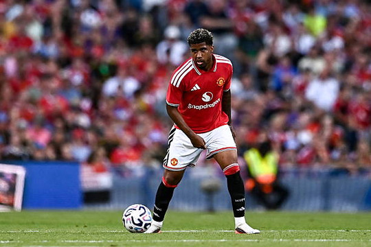 HLV Michael Carrick khen tân binh Andrey Santos là giấc mơ trong chuyến tập huấn của MU
