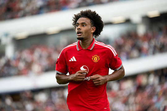 Manchester United có nên giữ kiên nhẫn với Joshua Zirkzee trước sự săn đón từ Juventus?