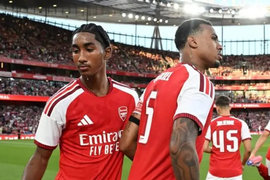 Arsenal tìm ra phương án thay thế William Saliba từ ngọc quý 16 tuổi Hale End Marli Salmon