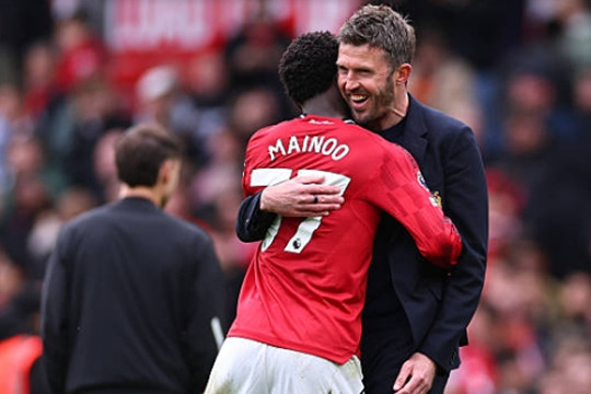 Michael Carrick giải tỏa áp lực tâm lý cho Kobbie Mainoo sau kỳ World Cup 2026 bế tắc cùng tuyển Anh