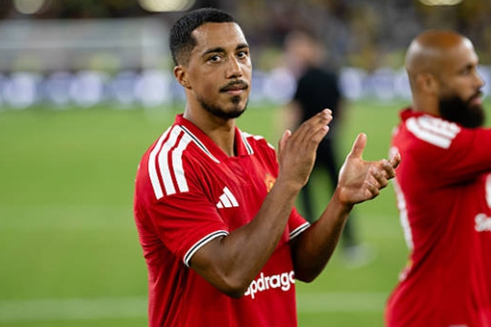 Tielemans cùng Andrey Santos tái định hình tuyến giữa Manchester United dưới thời Carrick
