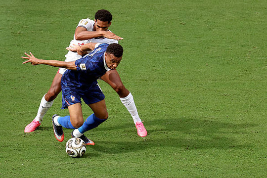 Arsenal nhắm Jarell Quansah thay William Saliba: Nước đi chiến thuật hoàn hảo của Mikel Arteta