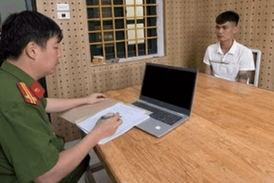 Tự xưng nhân viên môi giới để lừa nạn nhân xin việc
