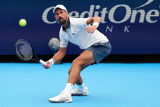 Novak Djokovic gục ngã tại vòng hai Cincinnati Open 2026 sau sự cố sức khỏe đáng lo ngại