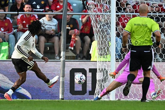 Chấm điểm Man United thua AC Milan 2-4: Patrick Dorgu điểm sáng duy nhất, Luke Shaw gây thất vọng