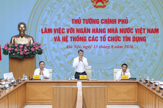 Thủ tướng: Đưa tín dụng vào đúng lĩnh vực, kiểm soát chặt rủi ro