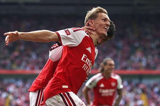 Arsenal đè bẹp Manchester City 3-0 trận Siêu cúp Anh 2026: Martin Odegaard thăng hoa rực rỡ