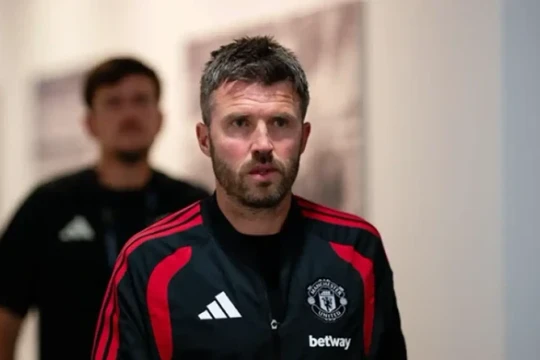 Vì sao Manchester United thận trọng mua sắm dù sở hữu ngân sách tới 300 triệu bảng hè này?