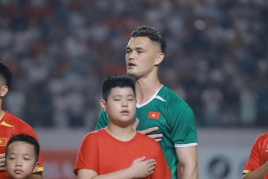 Lê Giang Patrik tỏa sáng rực rỡ giúp Việt Nam đánh bại Malaysia 2-0 ở bán kết ASEAN Cup 2026