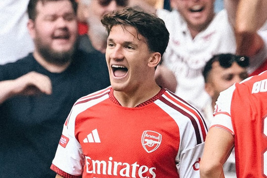 Tân binh Tzolis tỏa sáng với cú đúp kiến tạo giúp Arsenal đè bẹp Man City 3-0 tại Siêu cúp Anh