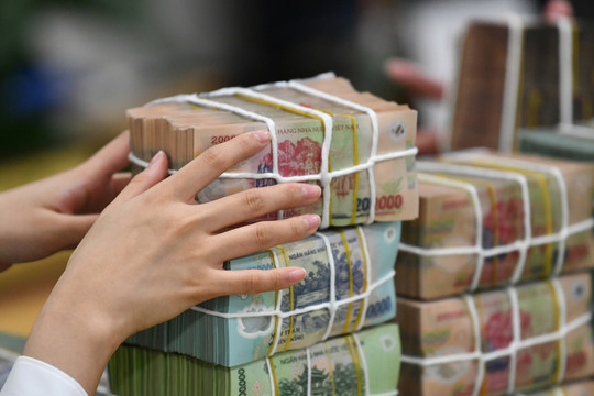 Lãi suất ngân hàng ngày 17/8/2026: VCBNeo điều chỉnh giảm 0,8 điểm phần trăm đối với kỳ hạn dài