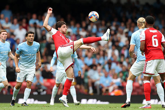 Thảm bại 0-3 trước Arsenal lộ rõ tử huyệt tuyến giữa của Man City trước mùa giải mới