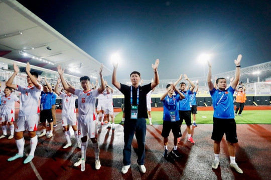 Tuyển Việt Nam đánh bại Malaysia 2-0 ở bán kết ASEAN Cup: Truyền thông Thái Lan ngả mũ khen ngợi