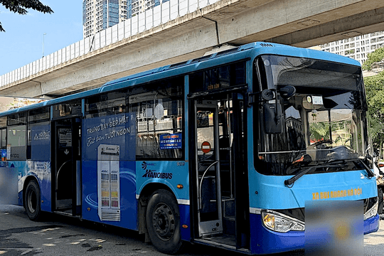 Hà Nội: Tai nạn giữa xe buýt và xe máy trên đường Nguyễn Trãi: Một cháu nhỏ tử vong