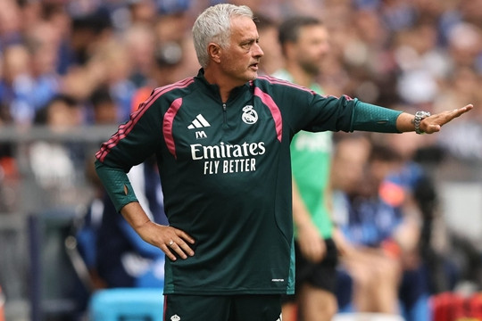 Jose Mourinho tái thiết Real Madrid với 4 chiến thắng du đấu hè và nỗi lo kỷ luật siêu sao
