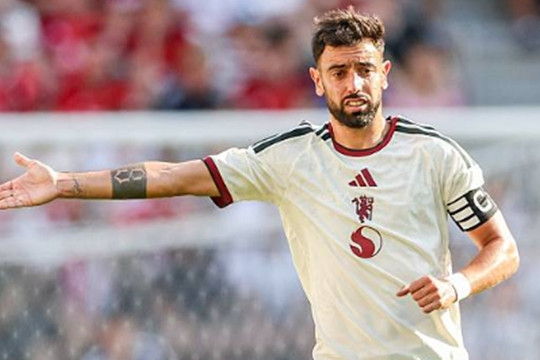 Manchester United từ chối đề nghị 50 triệu euro để giữ chân thủ quân Bruno Fernandes