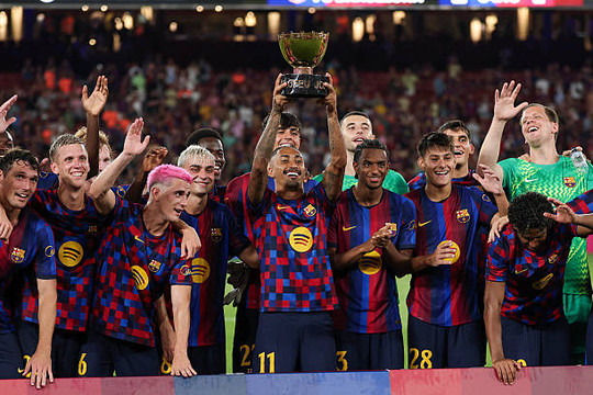 Barcelona hạ gục Al Ahly 2-1 tại Spotify Camp Nou để giữ cúp Joan Gamper trước mùa giải mới