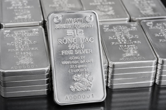 Giá bạc ngày 20/8 điều chỉnh giảm về mức 63,2 USD/ounce dưới áp lực lợi suất trái phiếu Mỹ