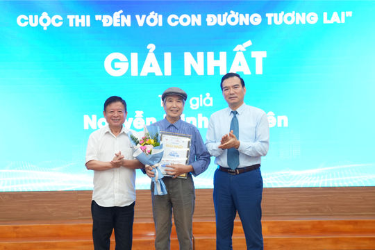Trao giải cuộc thi “Đến với Con đường tương lai”