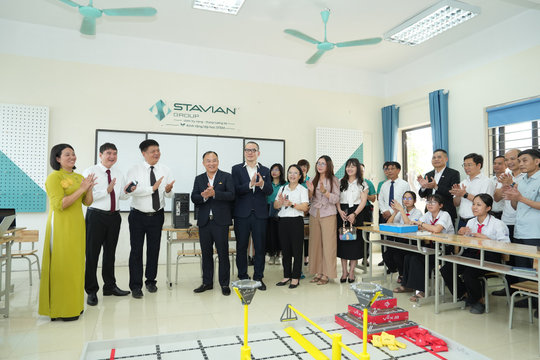 'Ươm hy vọng - Dựng tương lai': Stavian tặng lớp học STEM và thiết bị y tế tại tỉnh Bắc Ninh