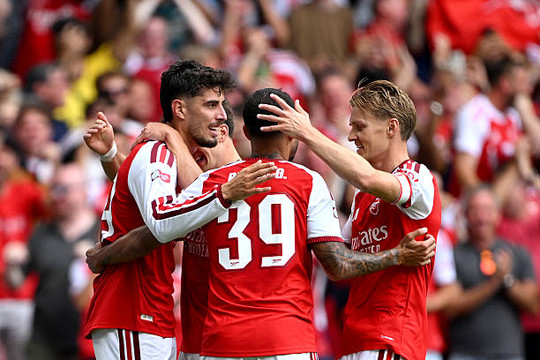 Vô địch sau 22 năm, Arsenal bước vào mùa 2026/27 với vị thế kẻ bị cả Ngoại hạng Anh đi săn